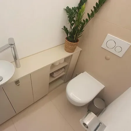 3 Zi, Balkon, Ruhig, 73m²: Ein Hauch Von Luxus Apartmán