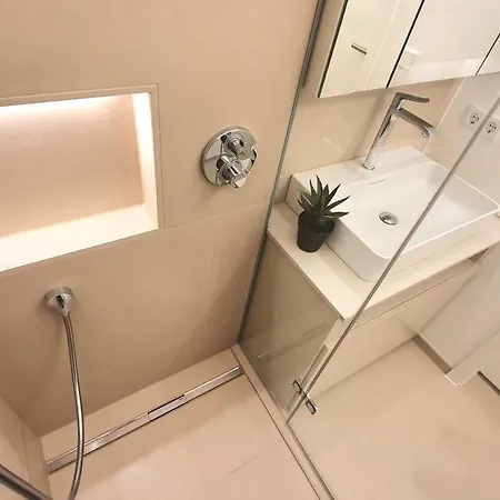 3 Zi, Balkon, Ruhig, 73m²: Ein Hauch Von Luxus *